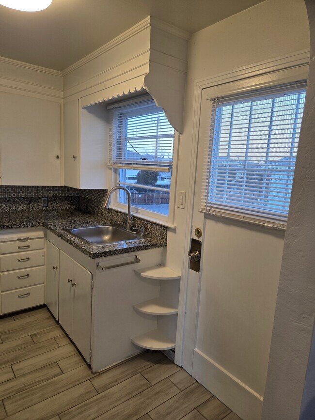 Foto del edificio - 849 Roberts St