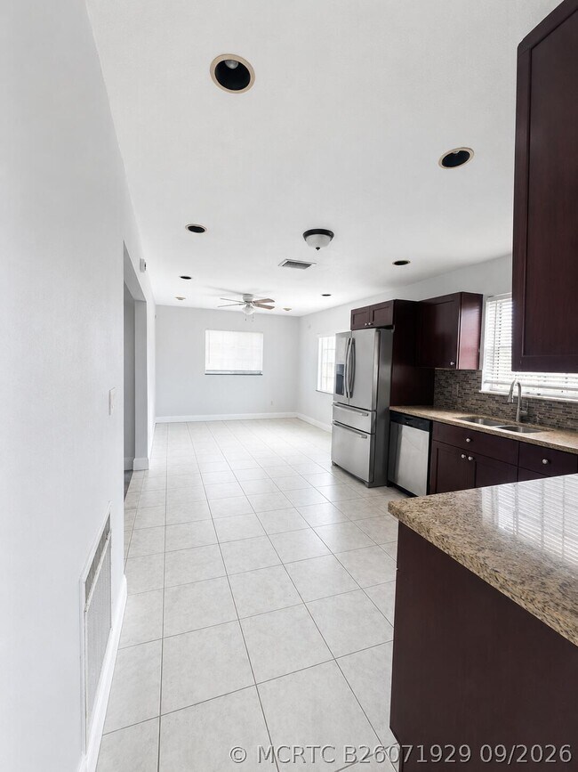Foto del edificio - 21441 Crozier Ave