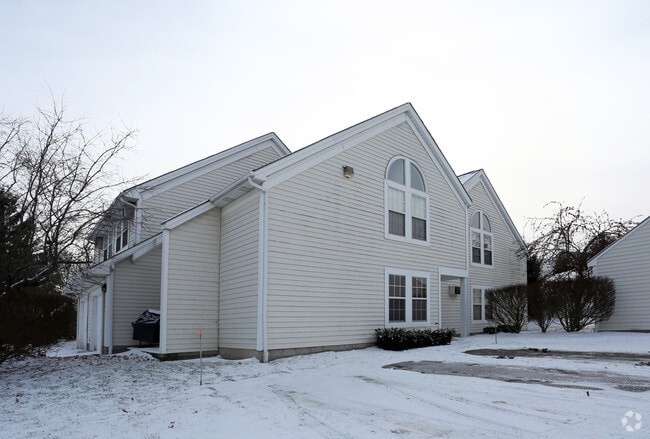 Building Photo - 7496-7500 Huntington Dr