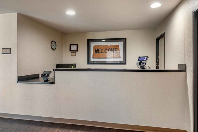 Lobby and Guest Check-in - Furnished Studio - Arlington