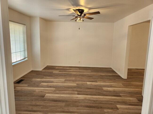 Foto del edificio - 2301 Bent Trail Rd