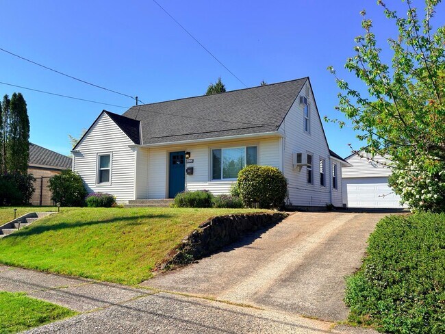 Foto del edificio - Beautiful 4BD | 2BA with Garage and Large Backyard