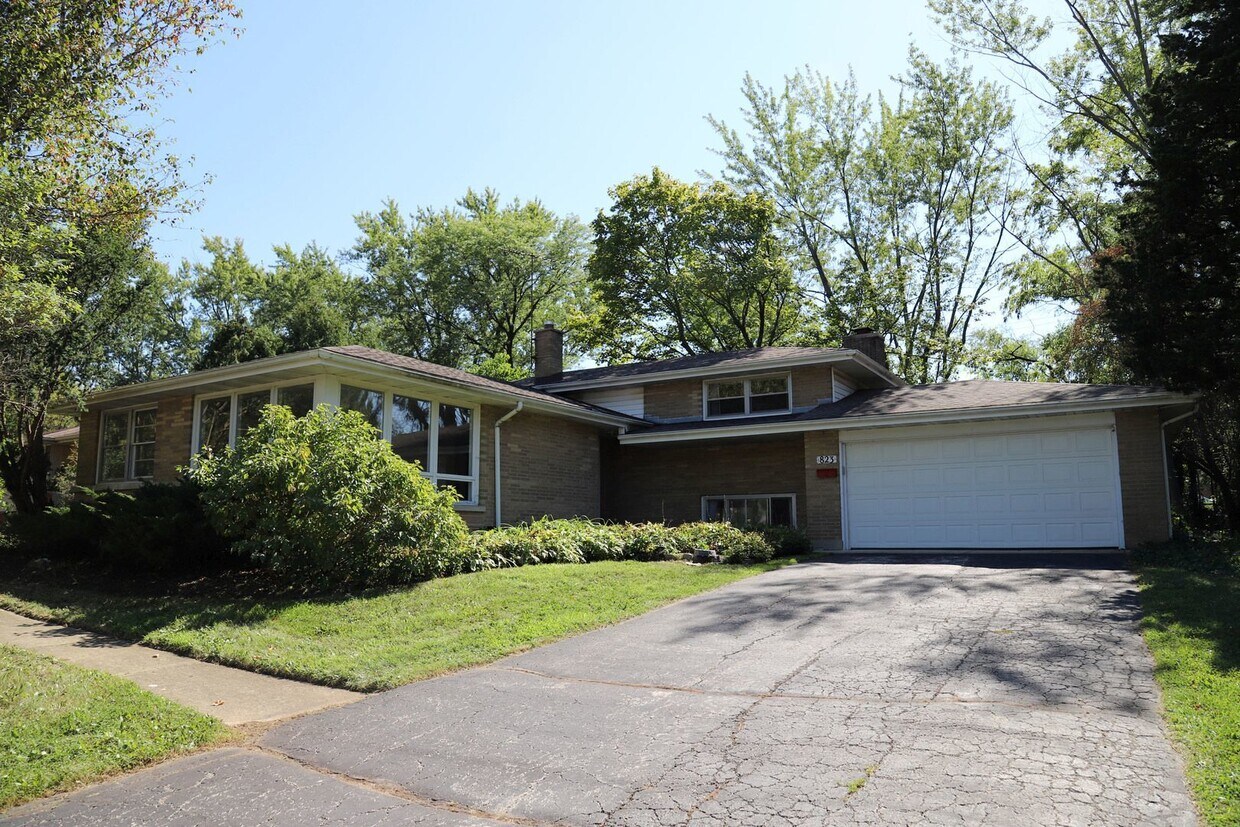 823 Hawthorn Dr, Naperville, IL 60540 House Rental in Naperville, IL