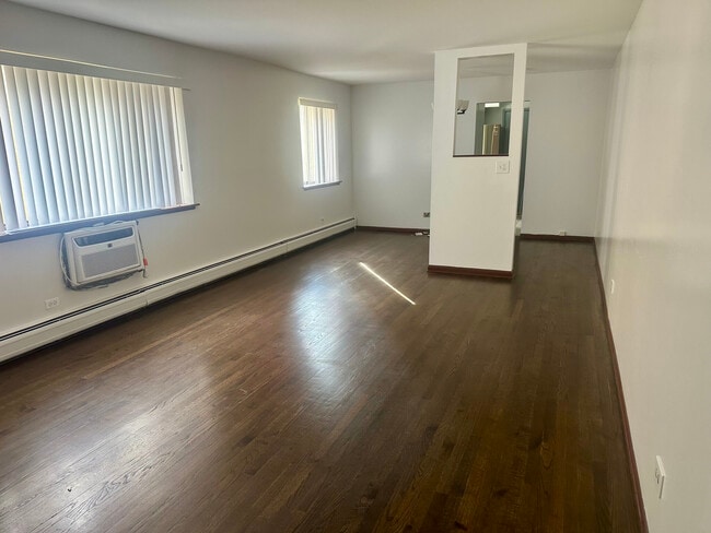 Foto del edificio - 7320 N Rogers Ave