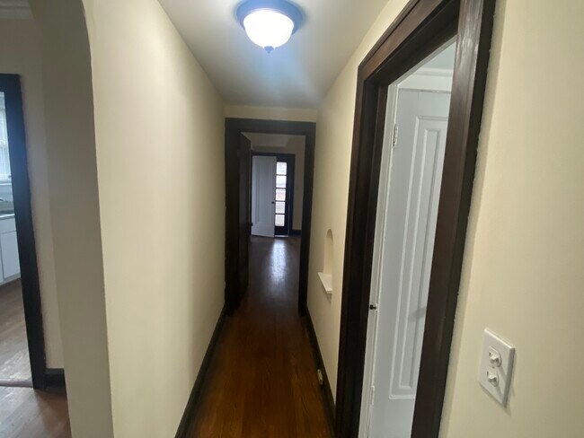 Foto del edificio - 5010 Louise St