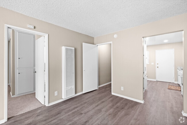 1BR, 1BA - 621SF - Living room - Reseda Village Green