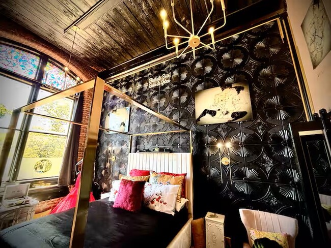 Building Photo - 201 S Hoskins Rd