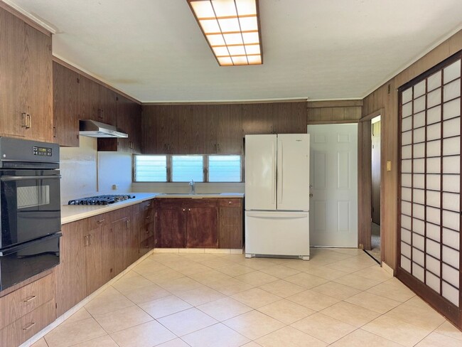 Building Photo - Spacious 2 Bed/1.5 Bath Lihue House for Rent