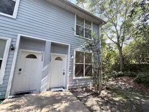 Building Photo - 3880 SW 20th Ave