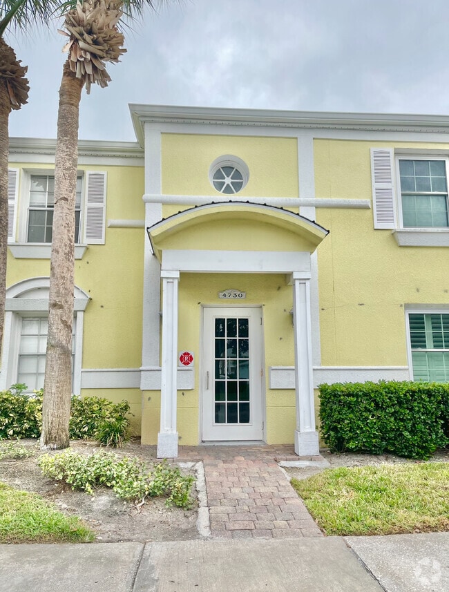 Building Photo - 4730 Coquina Key Dr SE