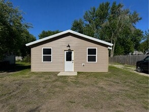 Building Photo - 530 Quade Dr
