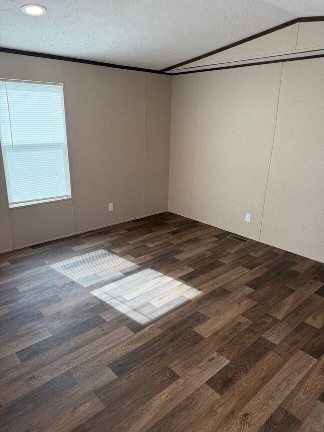 Building Photo - 3 Bed / 2 Bath Rental Available – Loris Area