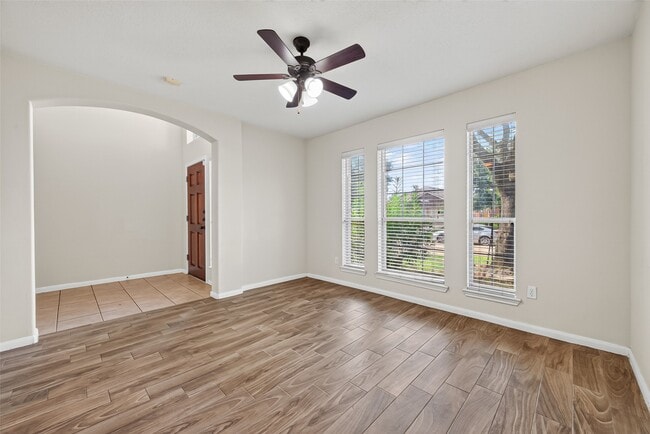 Building Photo - 9127 N Ferndale Pl Dr