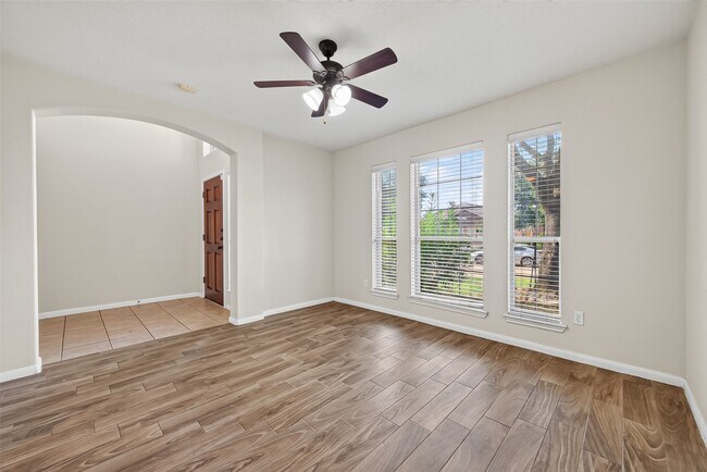 Foto del edificio - 9127 N Ferndale Pl Dr