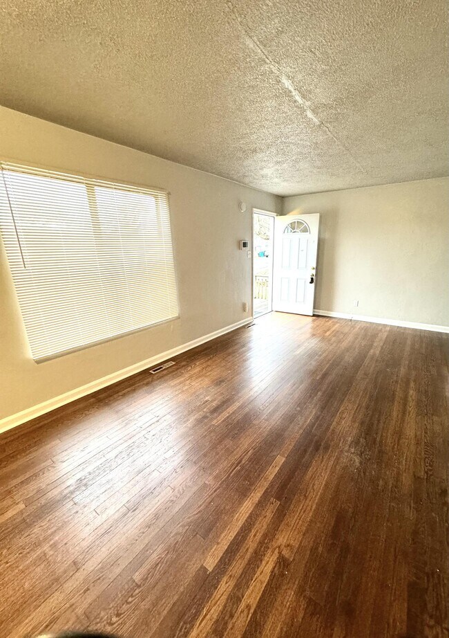 Foto del edificio - 518 Courtney Ave NE