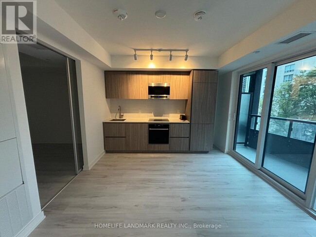 Photo du bâtiment - 120 Broadway Ave