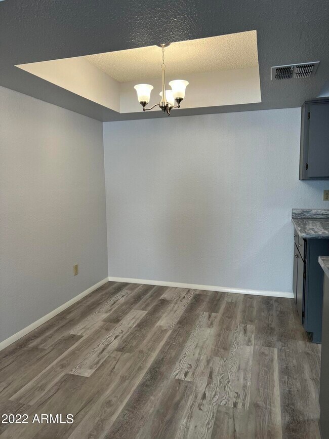 Foto del edificio - 4444 N Paradise Vlg Pkwy S