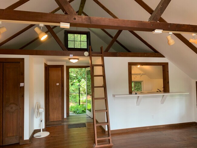 Building Photo - 404 Nettleton Hollow Rd