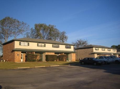Primary Photo - 405 McMillain St