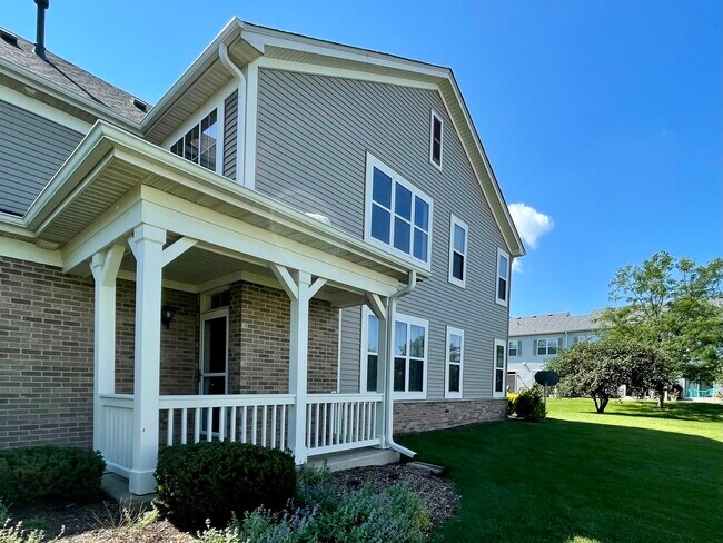 Building Photo - 515 Majestic Ln