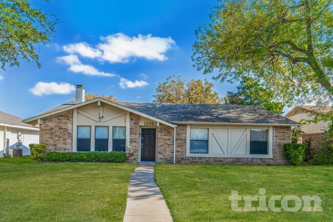 Building Photo - 1216 Grinnell Dr