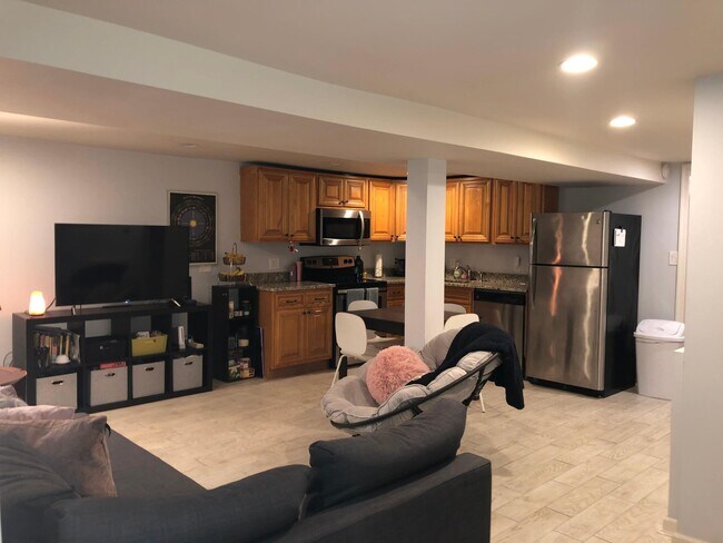 Foto del edificio - 912 1/2 Shepherd St NW