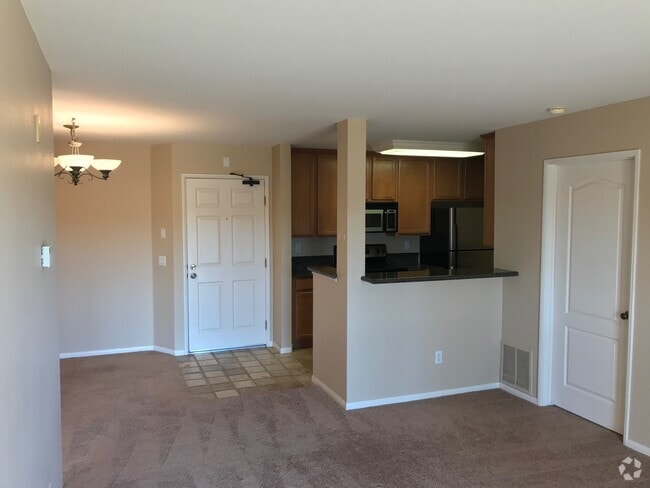 Building Photo - 7130 Shoreline Dr