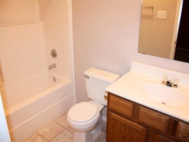 Foto del edificio - "Charming 3-Bed, 2-Bath Home in Lubbock's Serene Neighborhood – 1,315 Sq Ft of Comfortable Living!"