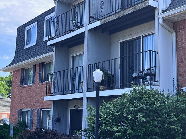 Interior Photo - Hollow Hills Apartments
