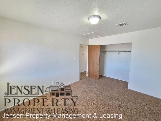 Foto del edificio - 2 br, 1 bath House - 1150 West 360 North #37
