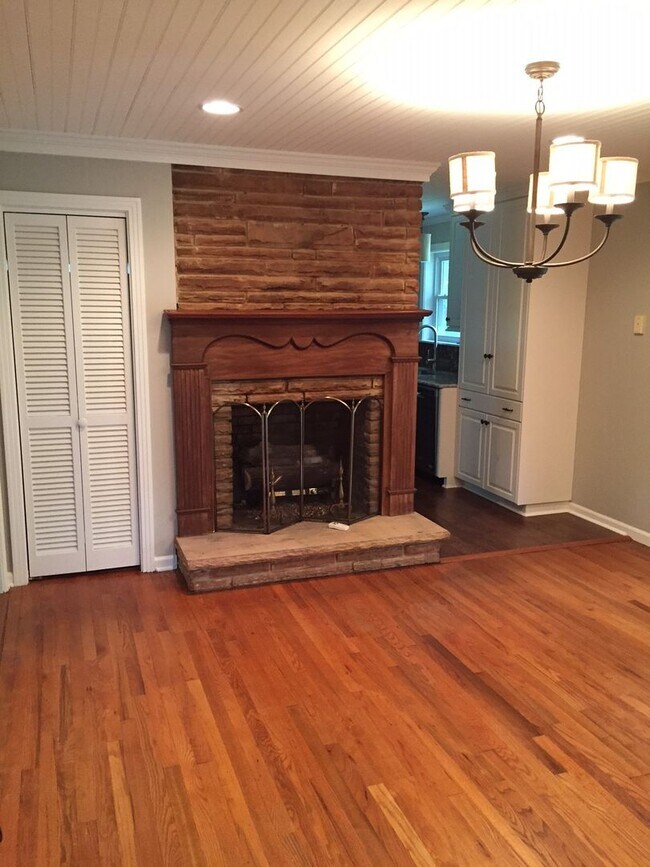 Foto del edificio - 1218 W White Oak Dr
