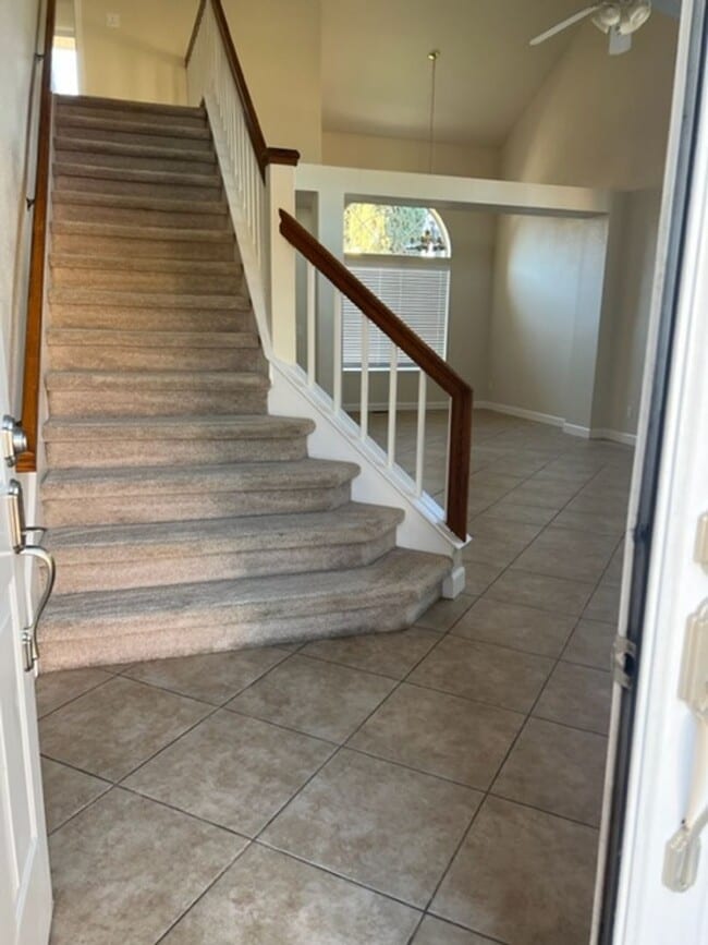 Building Photo - Spacious 4-Bedroom Home in a Quiet Tracy C...