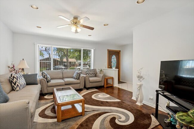 Building Photo - 631 Ironwood Dr