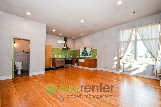 Foto del edificio - Executive Style 5 Bedroom with Garage and Outdoor Space