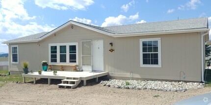 Building Photo - 333 Longbow Dr E