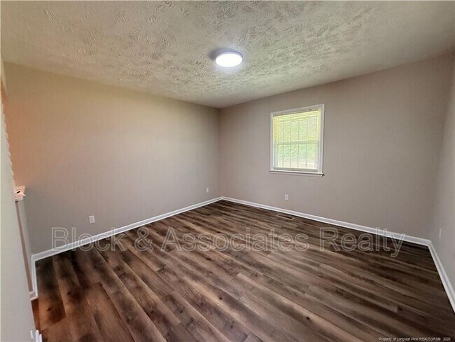 Building Photo - 4959 Fieldcrest Dr