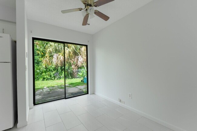 Foto del edificio - 4752 SE Ebbtide Ave