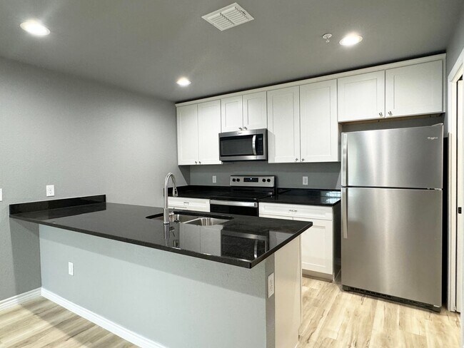 Foto del edificio - 9114 Apartment Homes || Midway ISD || Water & Electricity Paid