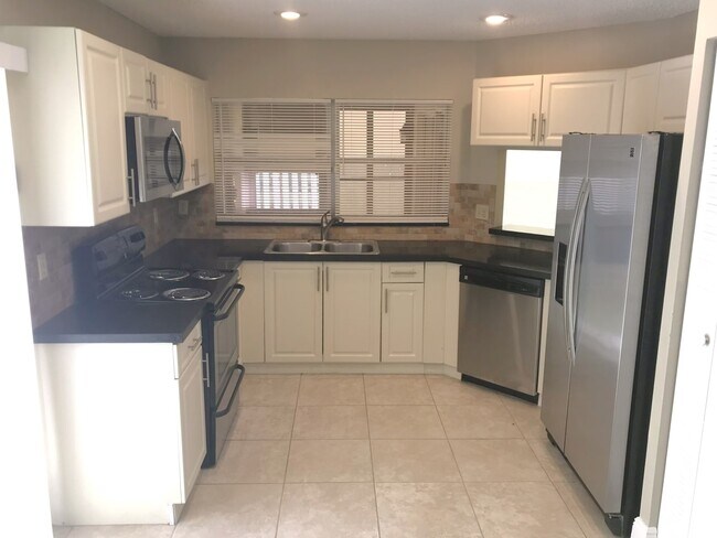 Building Photo - 2790 River Run Cir E