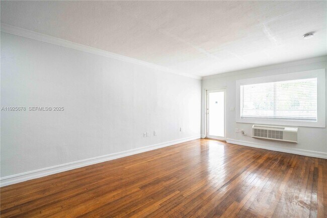 Building Photo - 7925 Hawthorne Ave