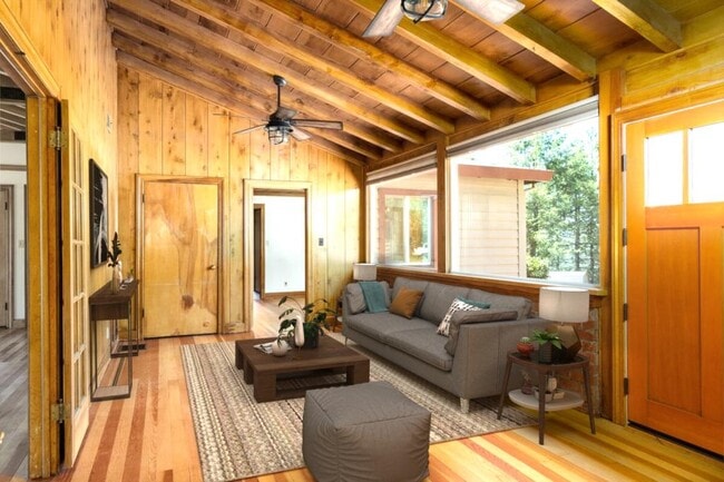 Building Photo - 2010 Outer Limits Ln