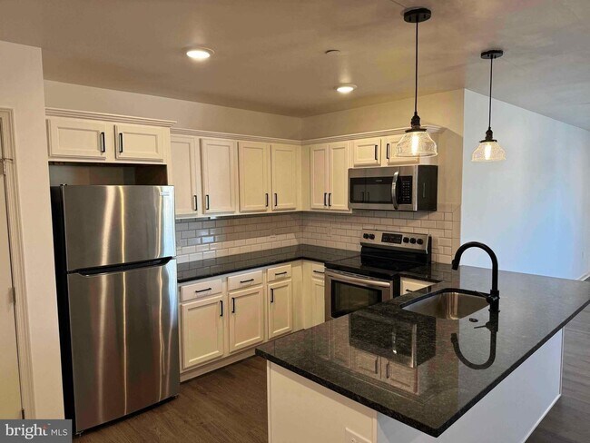 Interior Photo - The Onyx