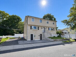 Building Photo - 4 Van Buskirk Ave