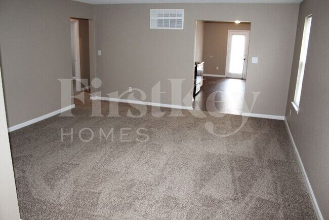 Building Photo - 3927 Burning Bush Dr