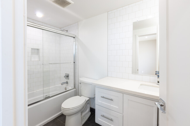 Foto del edificio - 6303 Cherry Ave # 14
