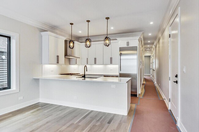 Building Photo - 3019 N Clybourn Ave