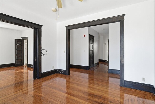 Foto del edificio - 44 Bardwell St