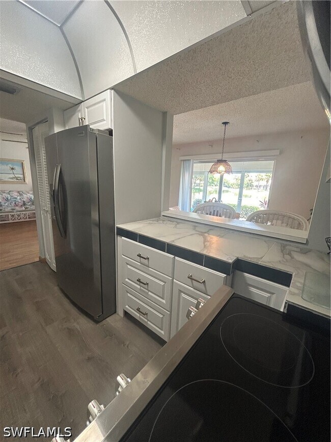 Building Photo - 5479 Peppertree Dr