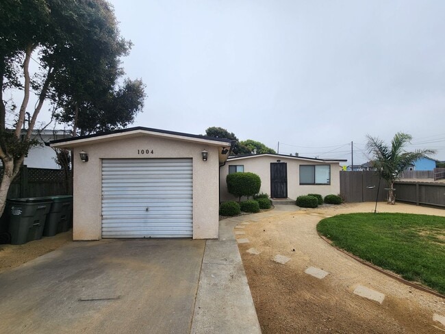 Building Photo - 2 Bed, 1 Bath Home *Gas and Electric Inclu...