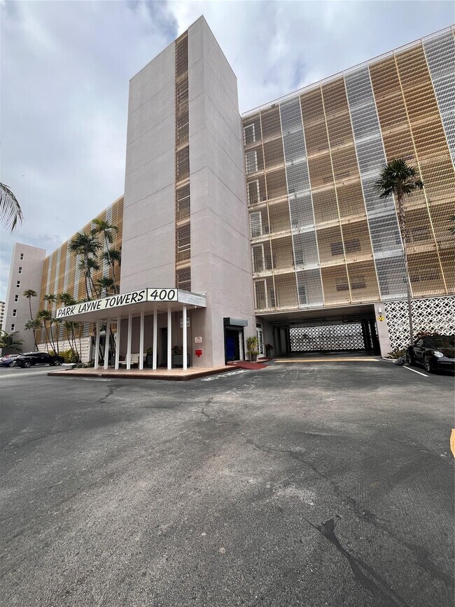 Foto del edificio - 400 Golden Isles Dr